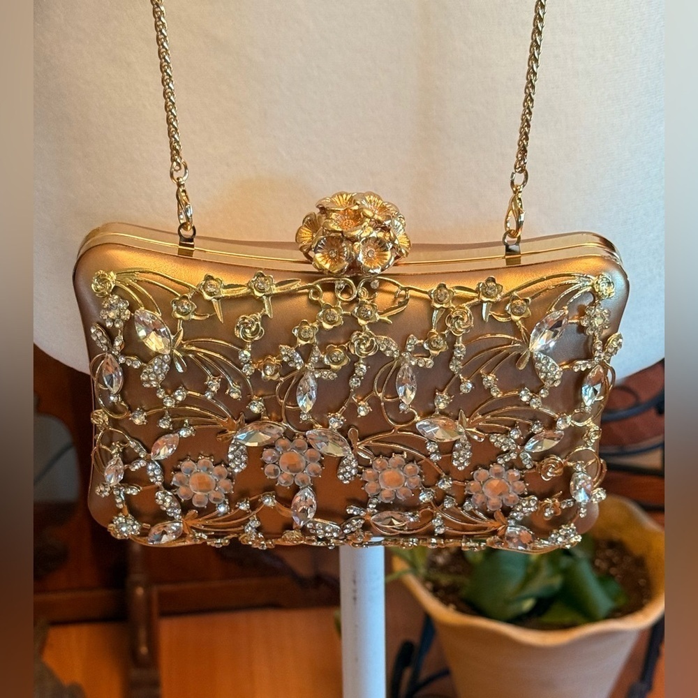 NWOT Elegant Gold Floral Clutch Comes With Detachable Gold Crossbody Strap